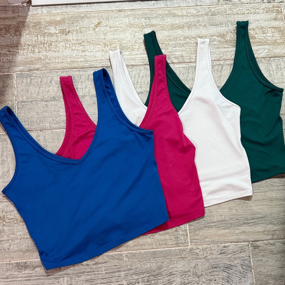 4 Hollister crop tops
